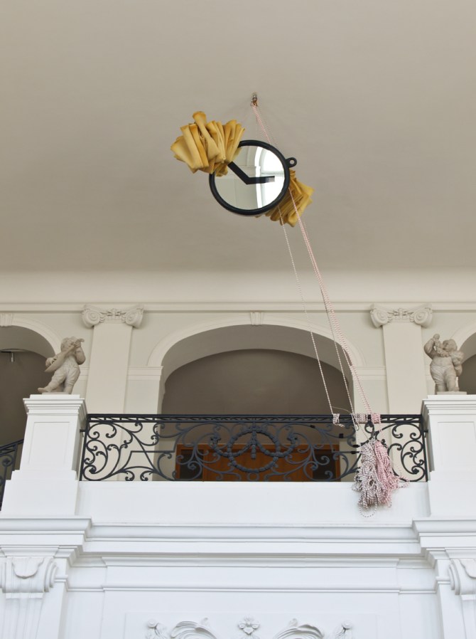 Spiegelobjekt, Detailansicht aus der Ausstellung der Hegenbarthstipendiaten 2010, Foto von Christian Lorenz